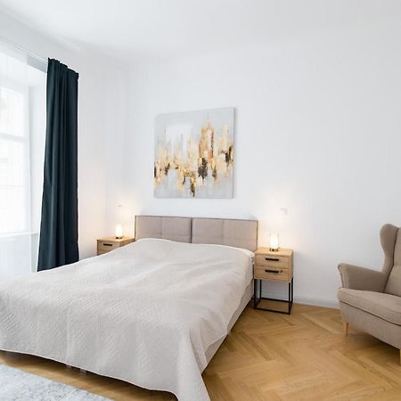 Apartment Ballgasse Luxury Вена Экстерьер фото